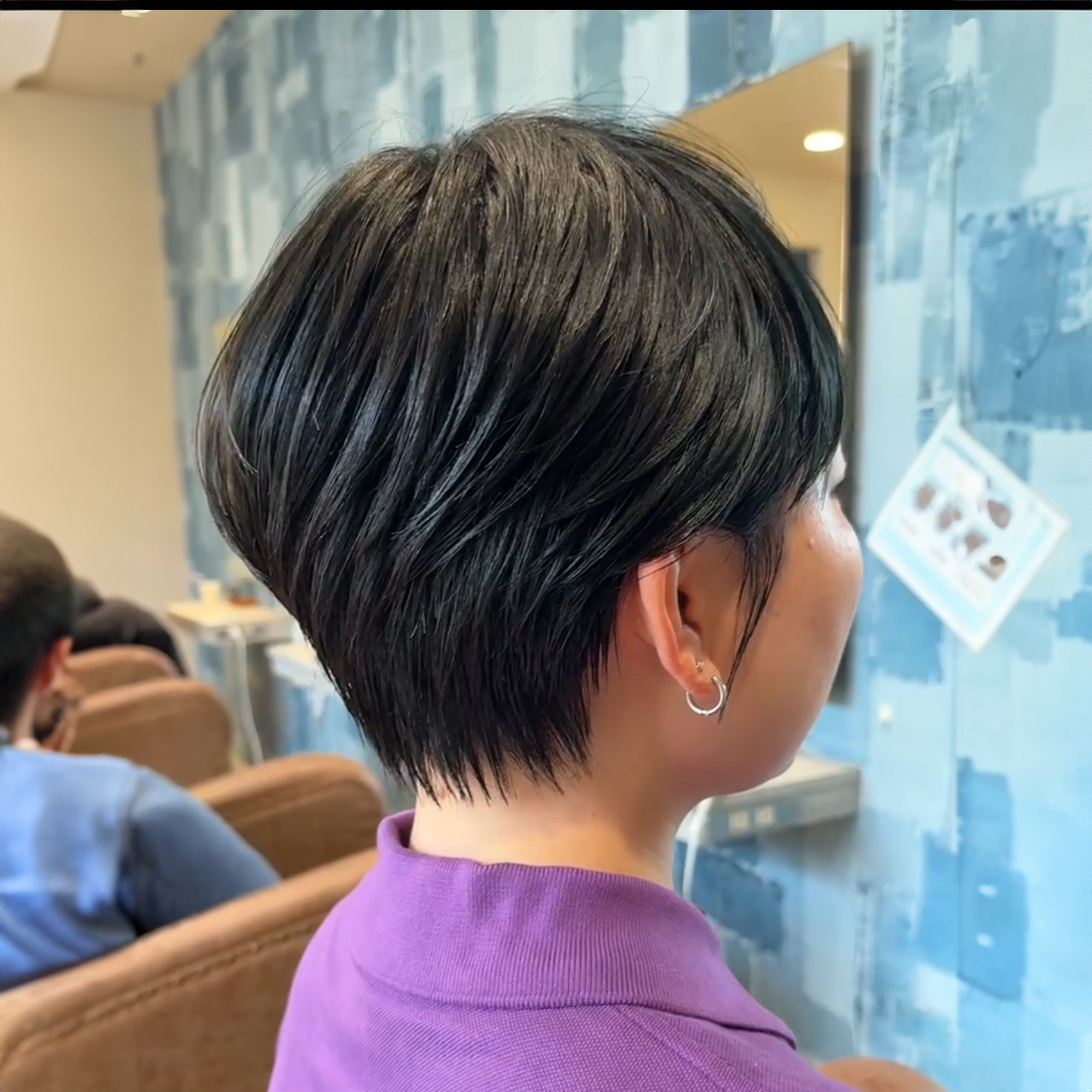 美シルエットで大人女子におすすめ【 耳掛けショートボブ 】