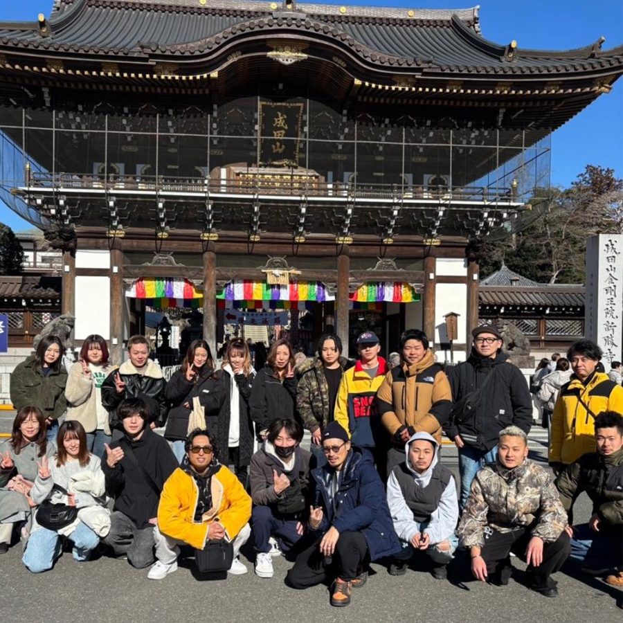 会社全体での新年会。成田山へお参り