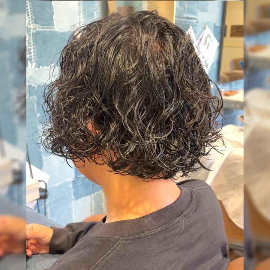 カール感全開の色男仕上げ◎【 スパイラルパーマ × センターパート 】