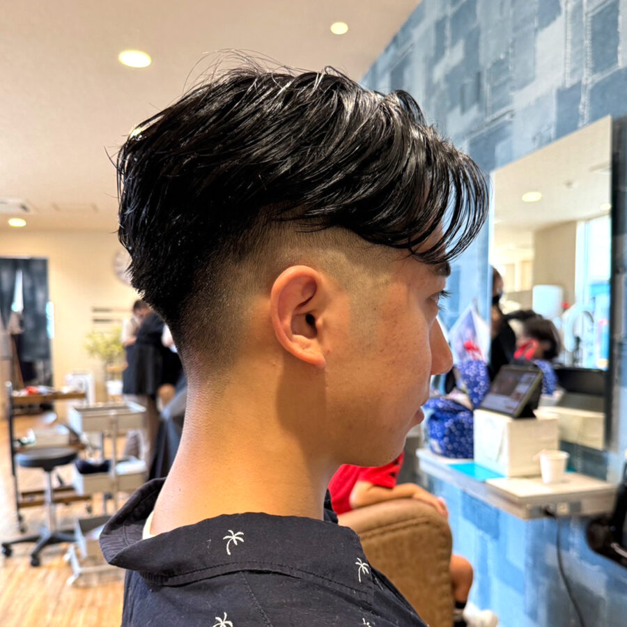 洗練された海外スタイル！【 フェードカット × センターパート 】